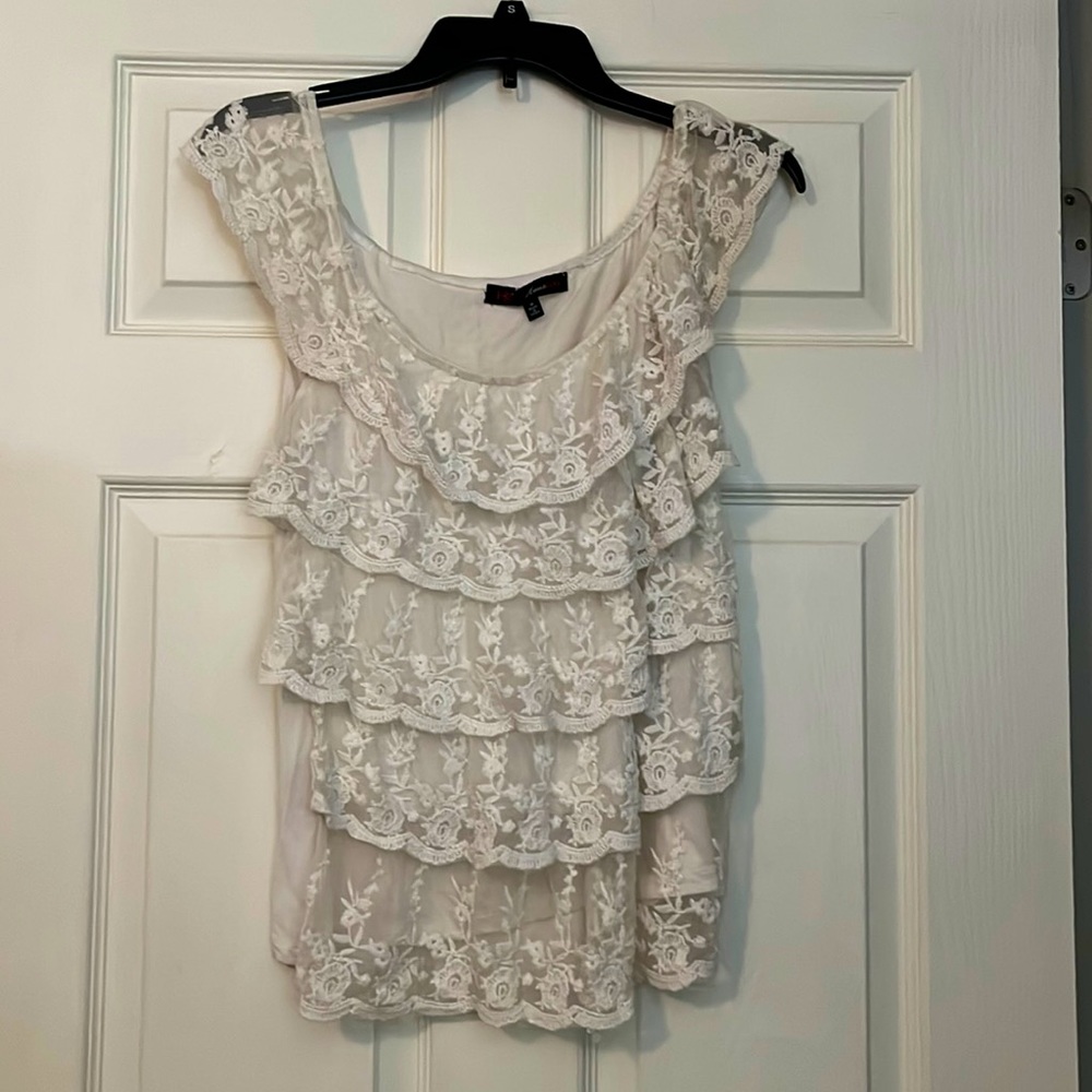JUNIORS SLEEVELESS BLOUSE : SIZE MEDIUM